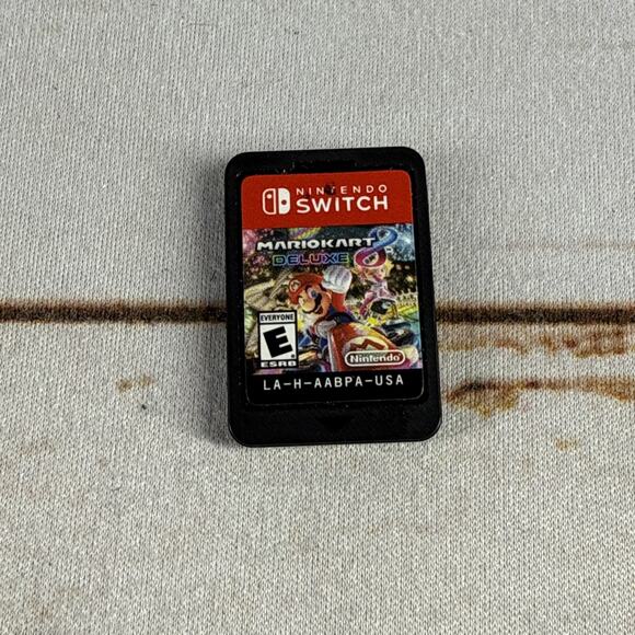 Mario Kart 8 Deluxe (Nintendo Switch, 2017) – Cartridge Only, Tested, Genuine - Picture 1 of 2